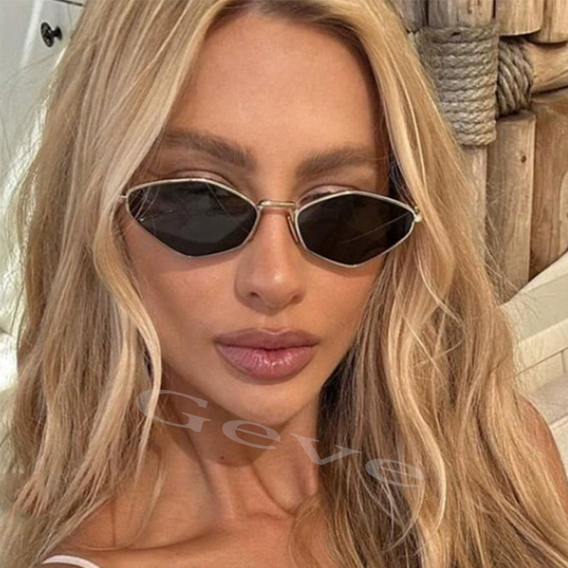 Women'S Fashion Trends Summer 2025 - Occhiali da sole piccoli poligonali alla