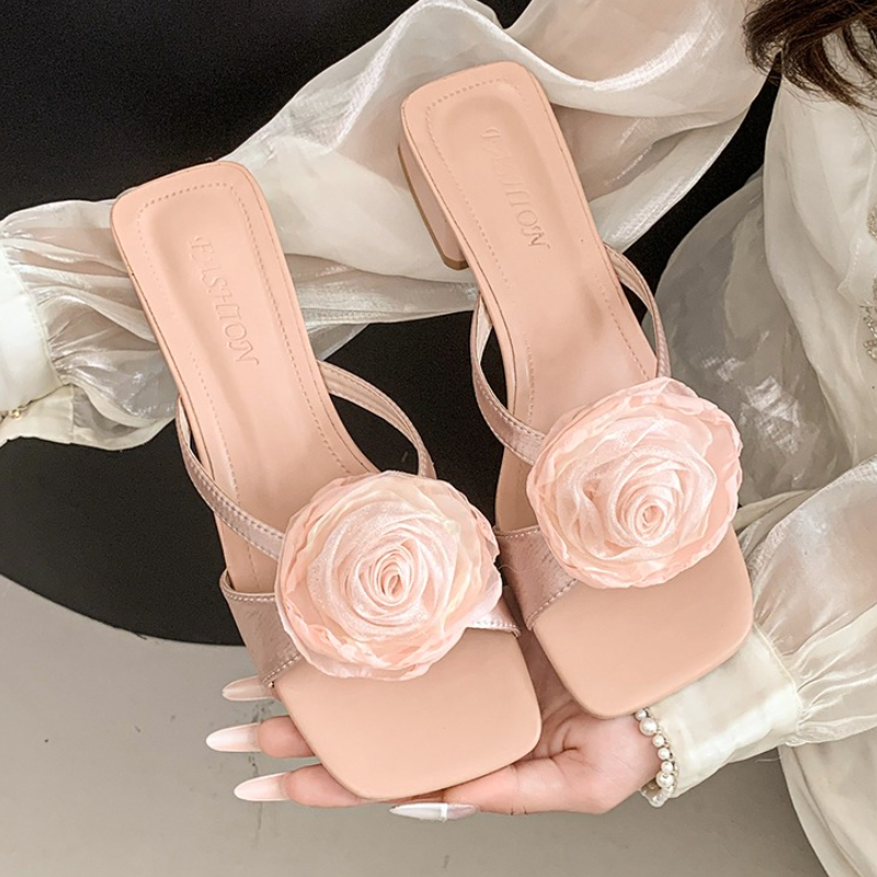 Women'S Fashion Trends Summer 2025 - Fiore Donna Sandali con tacco alto