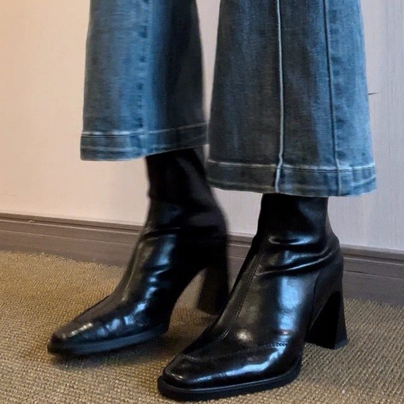 Women Fashion Trend 2025 - Stivaletti da donna con tacco alto