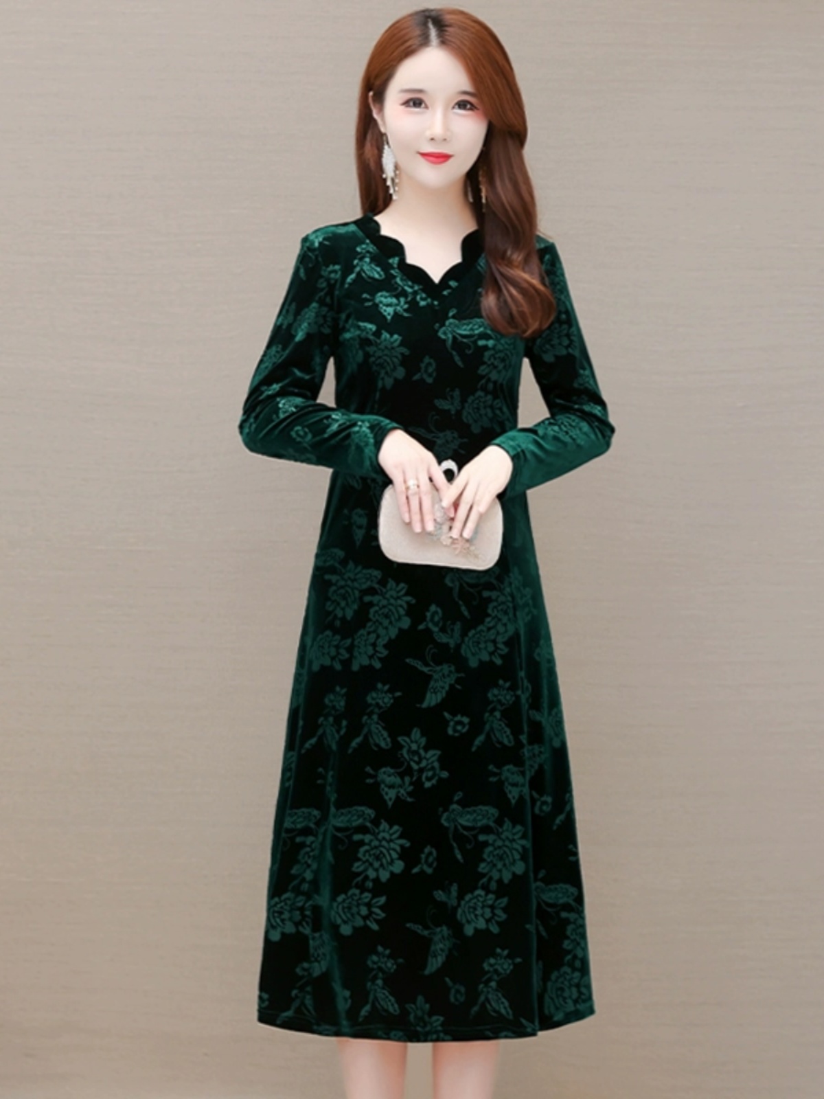 Elegante Abito in Velluto con  - Women Fashion Over 60 recensione e prezzo